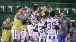 Jogadores do Operrio-PR (foto: Gabriel Noviski Th)