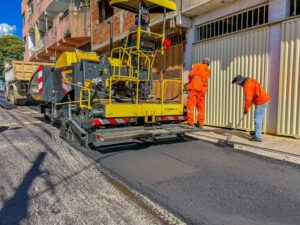 Prefeitura de Ipatinga conclui recapeamento da rua Tobias, e continua realizando obras de acessibilidade