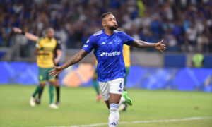 Rafa Silva comemora gol pelo Cruzeiro (foto: Ramon Lisboa/EM/D.A.Press)