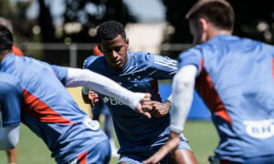 Arthur Gomes em treino do Cruzeiro (foto: Gustavo Aleixo/Cruzeiro)