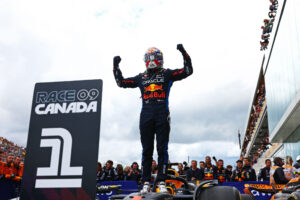 Verstappen ‘agradece’ erros de pilotos adversários e vence GP do Canadá