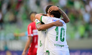 Amrica e CRB, em jogo pela 10 rodada da Srie B, no Independncia (foto: Mouro Panda/Amrica)