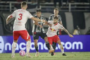 Bragantino e Atltico se enfrentaram pela ltima vez no segundo turno do Campeonato Brasileiro de 2023; Galo venceu por 2 a 1 em Bragana Paulista (foto: Pedro Souza/Atltico)