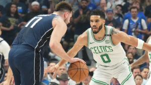 Luka Doncic e Jayson Tatum (foto: Reproduo / NBA)