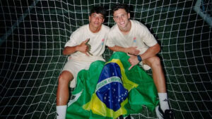 Gustavo Telles e Maycon Cardozo, represententes do Brasil no Bayern World Squad (foto: Divulgao/FC Bayern)