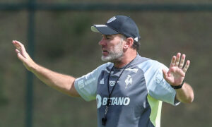 Gabriel Milito em treino do Atltico na Cidade do Galo (foto: Pedro Souza/Atltico)