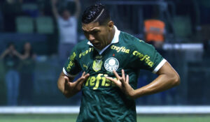 Rony, do Palmeiras, comemorando (foto: Marcello Zambrana/ Agif/Gazeta Press)