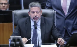 Lira diz que programa Mover pode cair se Senado não aprovar taxa de compras até US$50