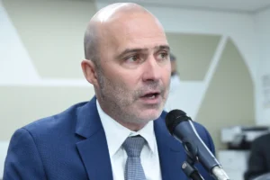 Governo federal ‘está impondo’ que Minas vote o RRF, diz secretário de Zema