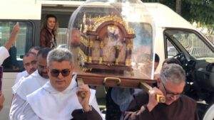Caratinga recebe as relíquias de Santa Teresinha do Menino Jesus; confira a programação