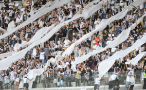 Torcedores do Atltico na Arena MRV, em Belo Horizonte (foto: Alexandre Guzanshe/EM/D.A Press)