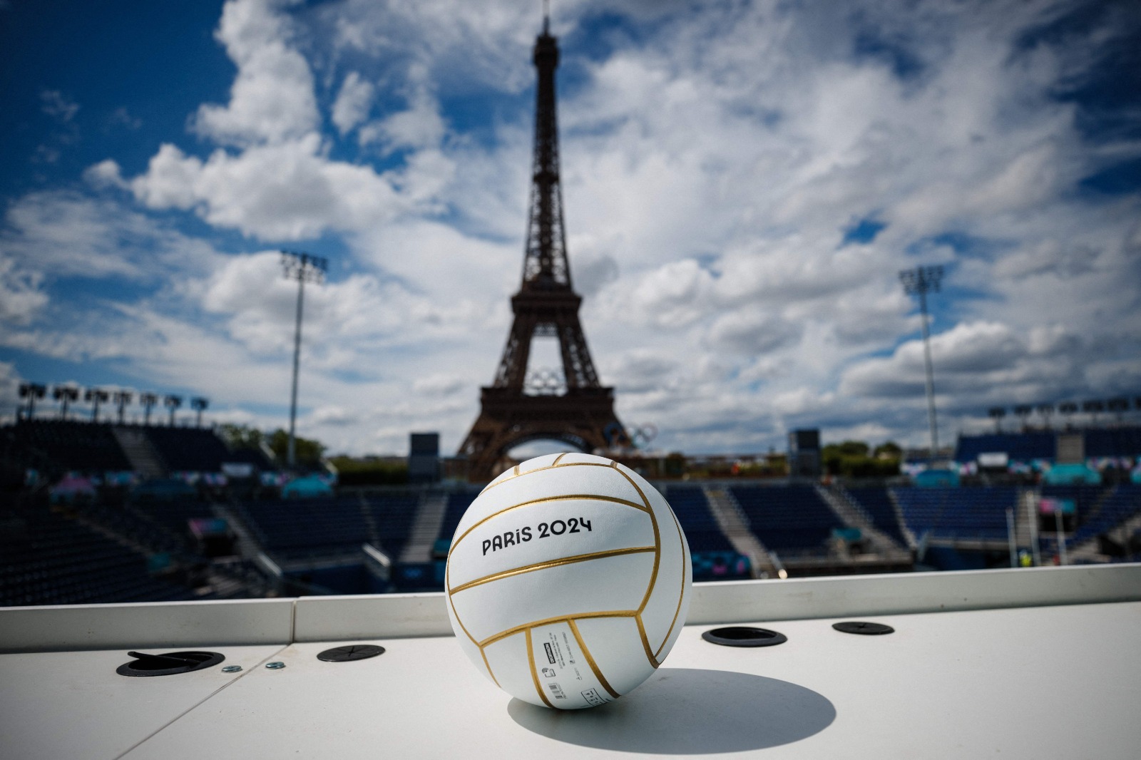 Vista da Eiffel Tower Stadium, arena do vlei de praia em Paris 2024