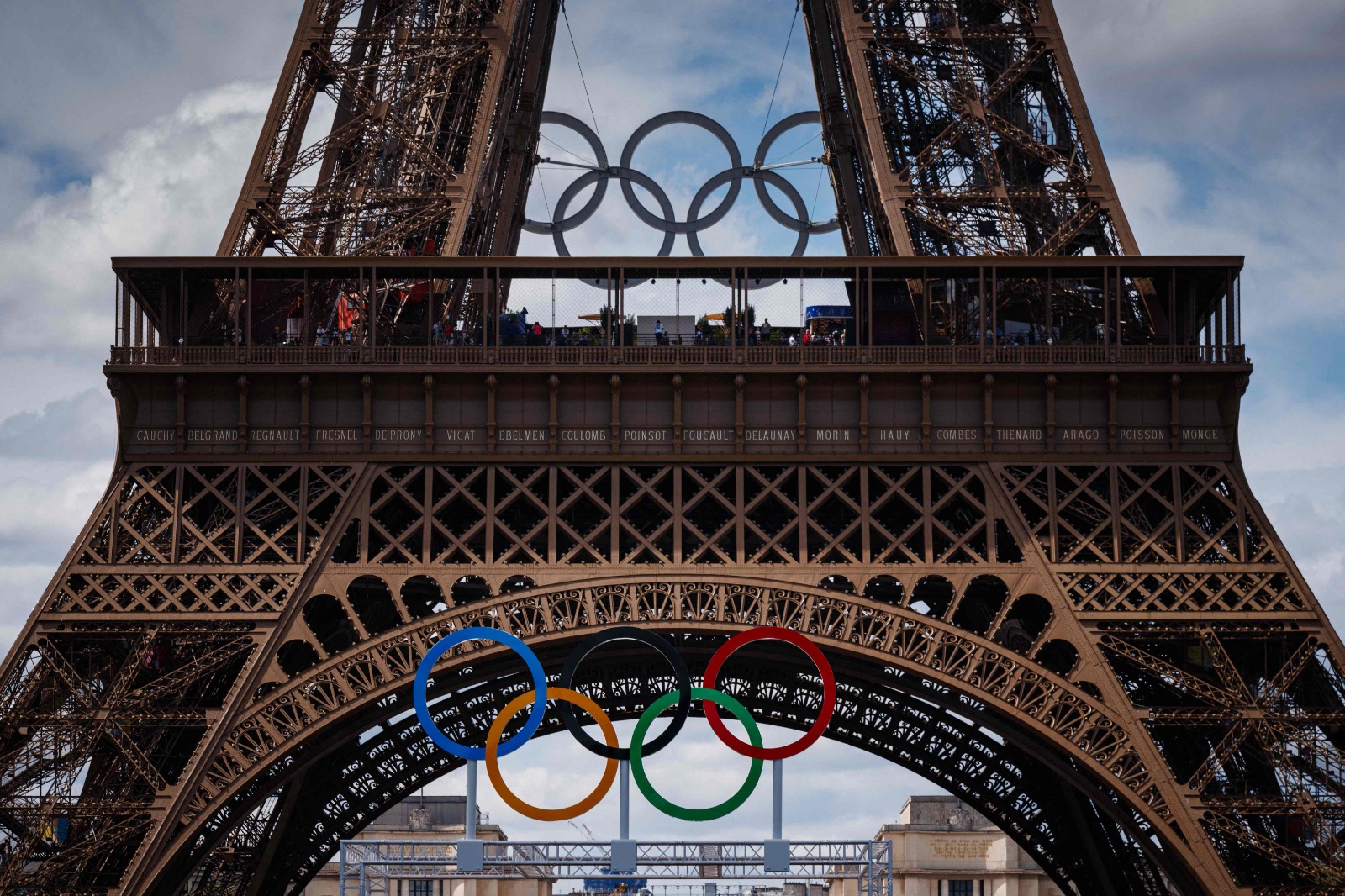 Vista da Eiffel Tower Stadium, arena do vlei de praia em Paris 2024