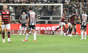 Atlético leva quatro do Flamengo e perde mais uma na Arena MRV pelo Brasileiro
