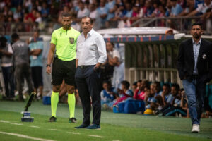 Corinthians perto de acerto com técnico argentino que já comandou time da Série A