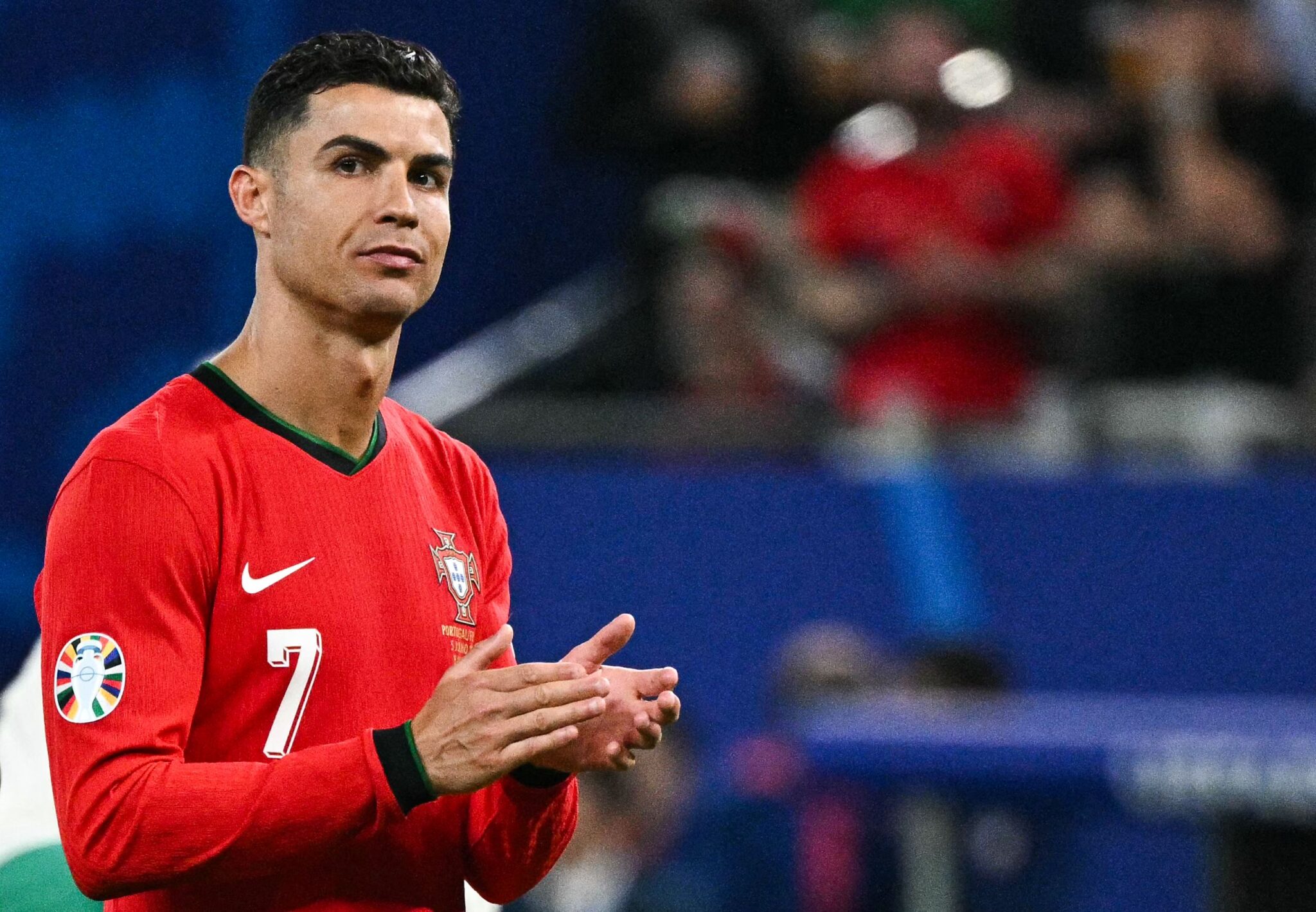 Cristiano Ronaldo lamenta eliminao na Euro - (foto: Javier Soriano/AFP)