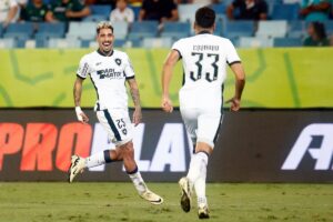 Kau comemorando gol (foto: Vitor Silva / Botafogo )