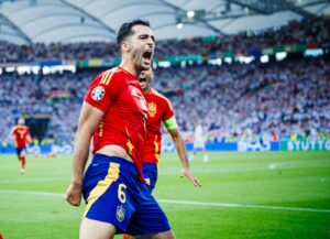 O meio-campista Mikel Merino, da Real Sociedad, foi o heri da Espanha (foto: Divulgao/Espanha
)