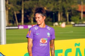 Cristiane durante treino da Seleo (foto: Wikimedia Commons/Roberto Castro)