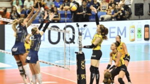 Jogadoras de Minas e Praia (foto: Lo Caldas/Divulgao CBV)