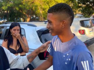 Vídeo: Cruzeiro contrata jovem que trabalhava como ajudante de pedreiro