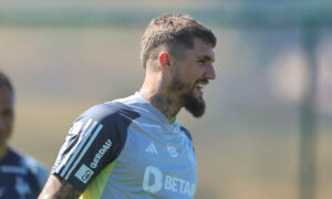 Lyanco em treino na Cidade do Galo (foto: Paulo Henrique Frana/Atltico)