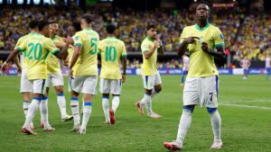 Atacante da Seleo Brasileira, Vincius Jnior comemora gol marcado na goleada por 4 a 1 sobre o Paraguai, pela segunda rodada da Copa Amrica (foto: Rafael Ribeiro/CBF)