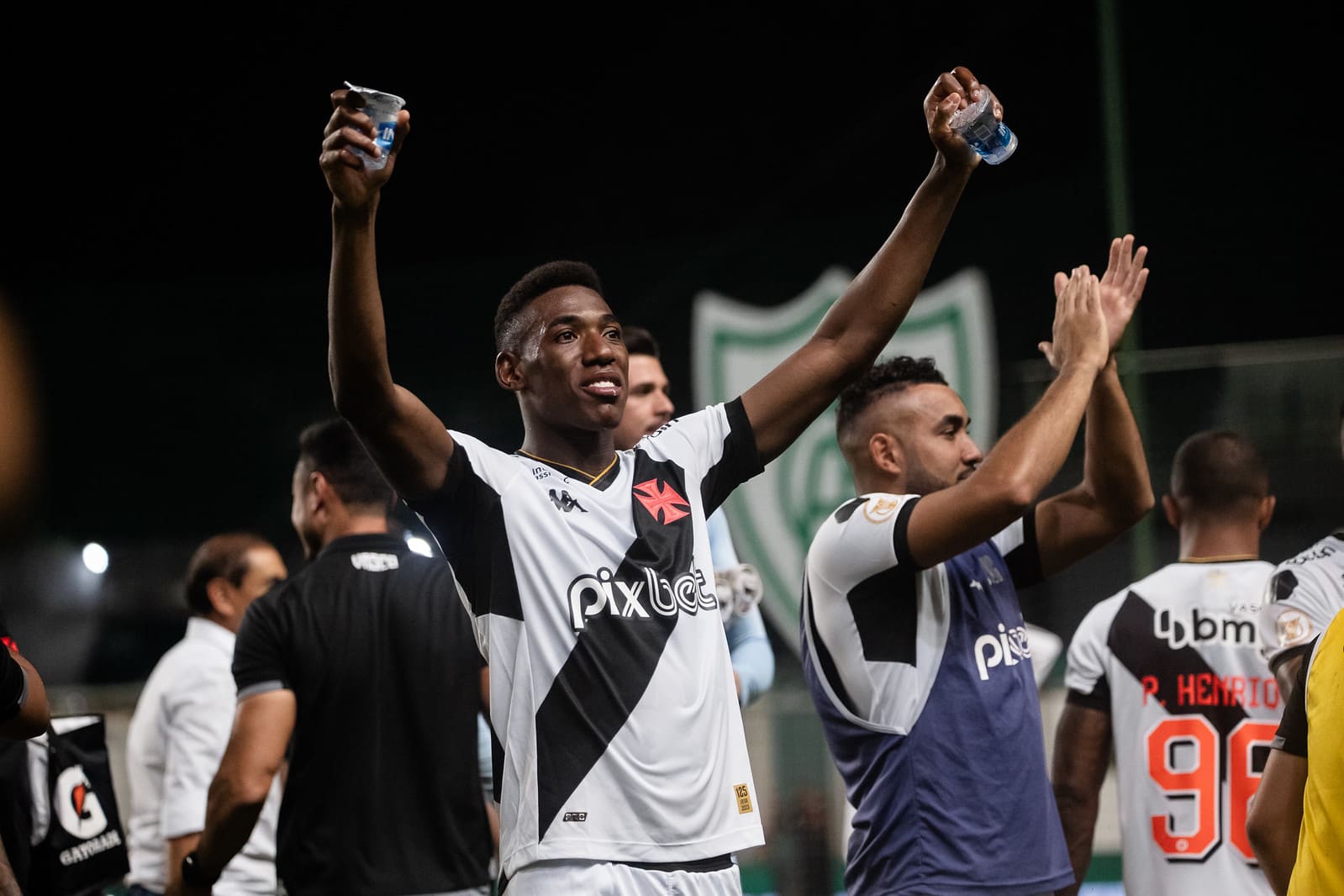 Lo Pel com a camisa do Vasco - (foto: Leandro Amorim/Vasco)