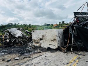 Motorista de caminhão suspeito de causar acidente na BR-116 se entrega à polícia