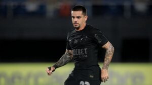 Cruzeiro ou Corinthians? Veja como será pago o salário de Fagner