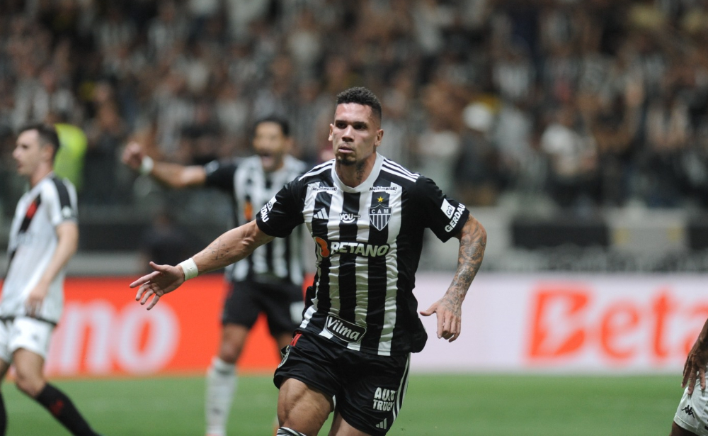 Paulinho marcou de cabeça para o Atlético diante do Vasco na Copa do Brasil - (foto: Alexandre Guzanshe/EM/D.A Press)