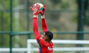 Quem serão os goleiros reservas do Atlético com a saída de Matheus Mendes?