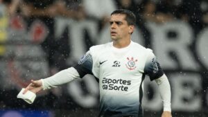 Torcedores reagem a acerto do Cruzeiro com Fagner, do Corinthians