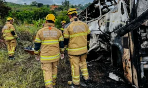 Sobe para 41 número de mortos no acidente em Teófilo Otoni (MG). Veja mais fotos