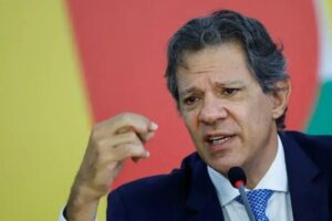 Haddad sai do ministério da Fazenda sem falar com a imprensa