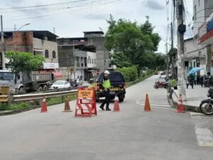 Interdição de trânsito na avenida José Barcelos em Ipatinga