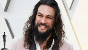 Jason Momoa confirma retorno como Lobo no filme da Supergirl