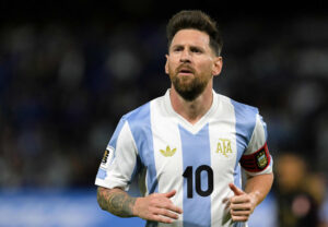 Lionel Messi, capito da Seleo Argentina (foto:  JUAN MABROMATA / AFP)