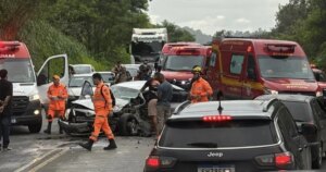 Grave acidente deixa dois veículos destruídos na BR-381, em Coronel Fabriciano