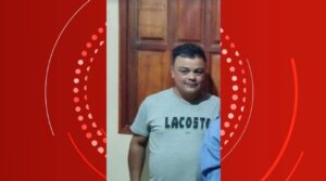 Homem sai para atender chamado na porta de casa e é morto por motociclista