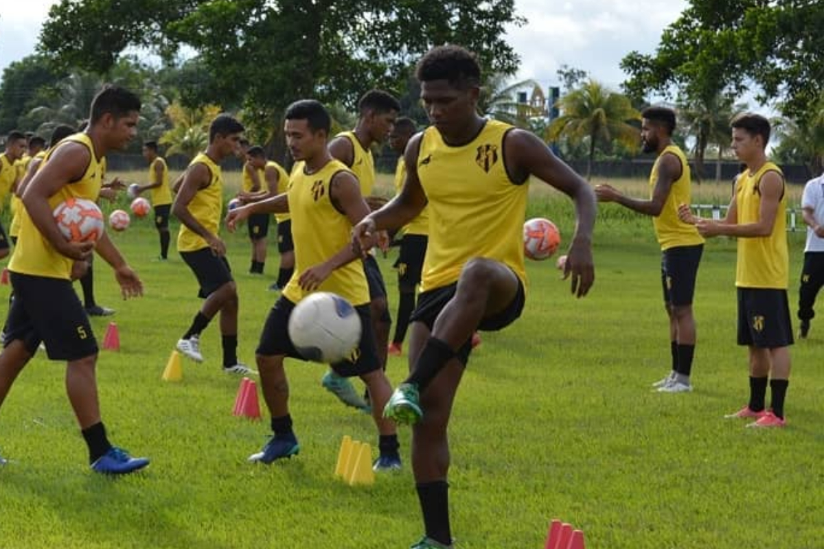 Alison durante treino do Castanhal FC em 2019 - (foto: Divulgao / Castanhal FC)