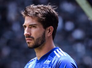 Cruzeiro anuncia renovação contratual com Lucas Silva