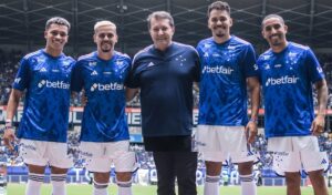 Cruzeiro divulga os números das camisas dos reforços