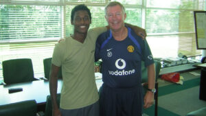 Marquinhos e Alex Ferguson no Manchester United (foto: Reproduo Instagram)