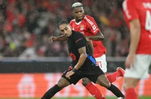 Raphinha fez dois gols para o Barcelona contra o Benfica (foto: PATRICIA DE MELO MOREIRA / AFP)