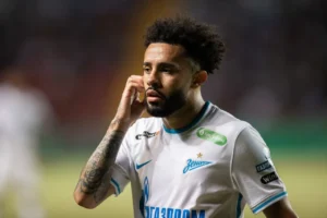 Claudinho com a mo no rosto (foto: Zenit/Divulgao)