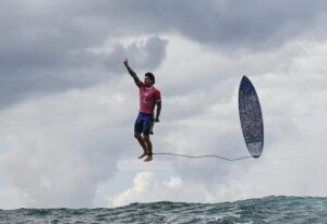 Imagem viral de Gabriel Medina nos Jogos Olímpicos ganha ‘Oscar’ da fotografia esportiva