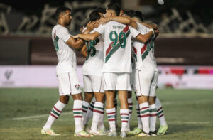 Jogadores celebram um dos gols do Fluminense sobre a Portuguesa (foto: Lucas Meron / Fluminense FC)