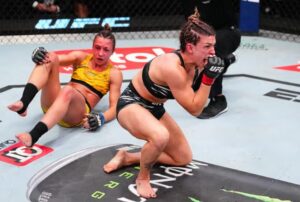 Mackenzie Dern contra Amanda Ribas (foto: Chris Unger/Zuffa LLC)