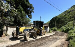 Após reclamações dos moradores, ruas do Petrópolis recebem melhorias, em Timóteo